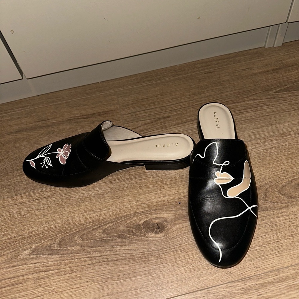 Alapel Black Women's hand painted floral mules size 9 - Picture 2 of 5